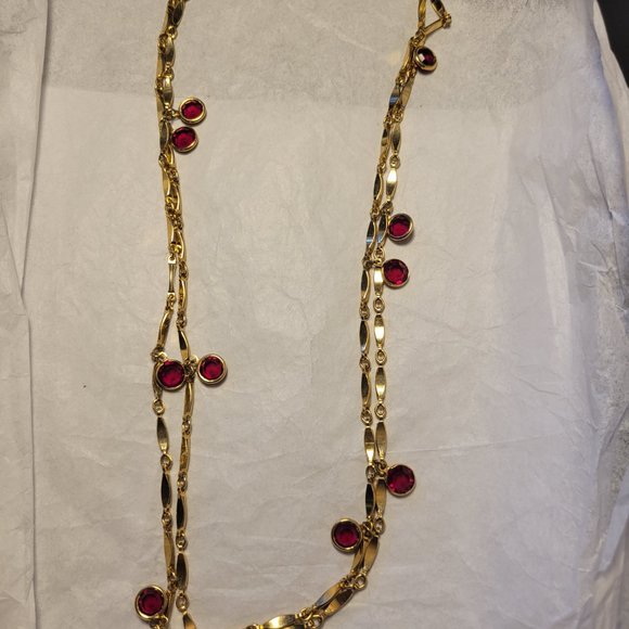 Beautiful Vintage Red and Gold Tone Necklace with red Cabochons - Picture 2 of 4